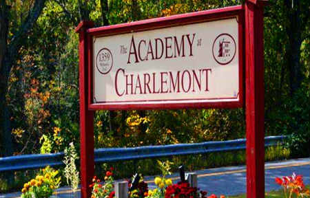 The Academy at Charlemont 查尔蒙顿中学