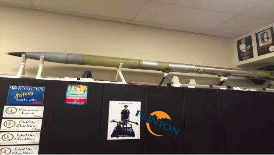 山谷基督学校学生设计并装配的火箭.jpg