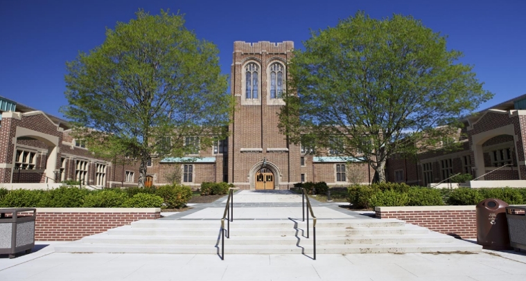 摩尔西斯堡学院