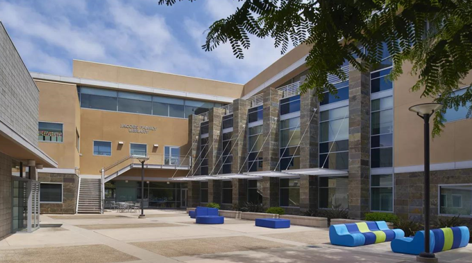 拉荷亚国家走读学校